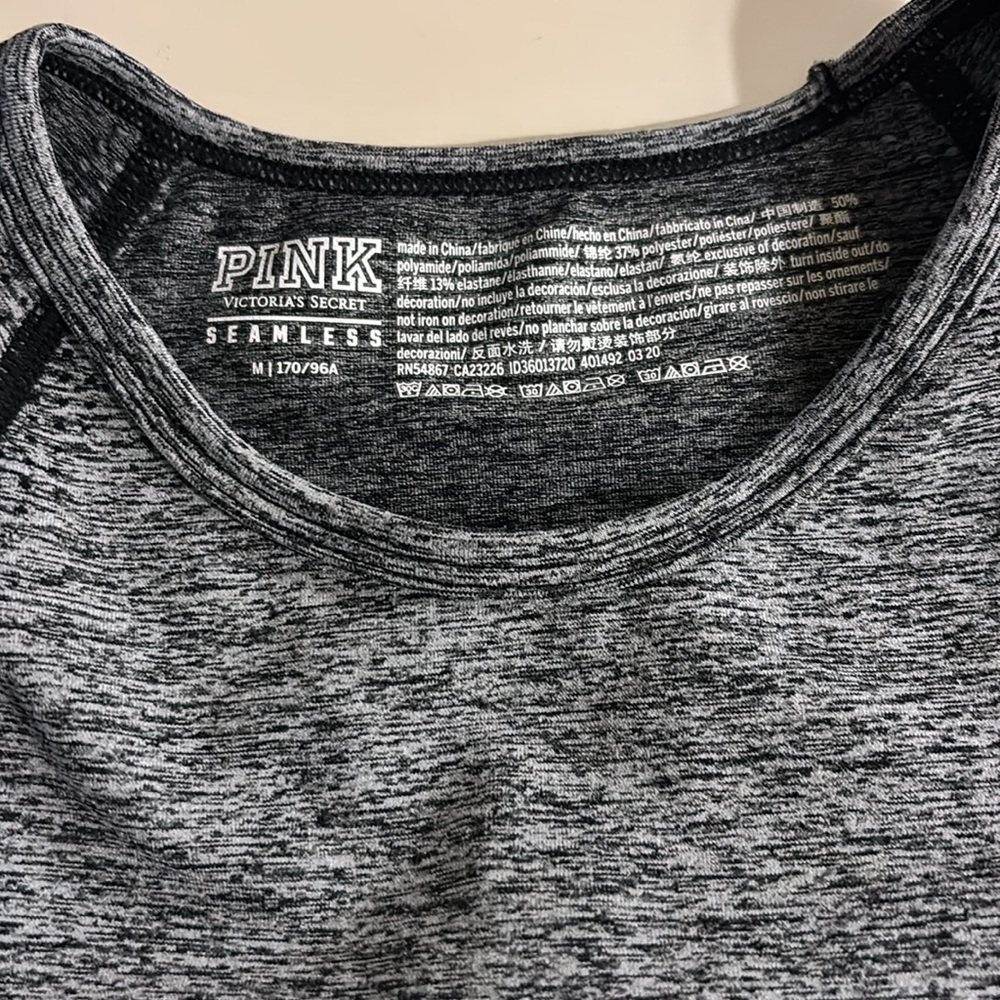 🌸 NWOT PINK Victoria's Secret Gray Crop Top - Picture 2 of 2